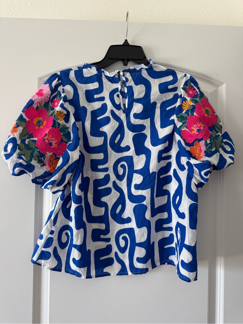 THML Blue White Abstract Swirl Floral Embroidered Puff Sleeve Blouse M - Picture 4 of 5